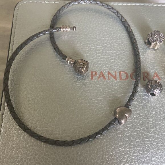 Pandora silver gray bracelet 7 pendants and box - Picture 2 of 11
